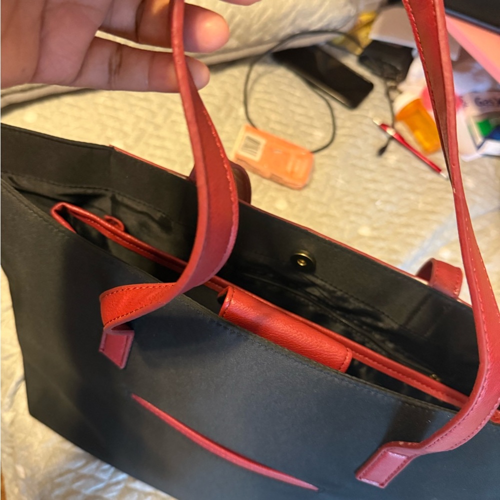 Elegant Red and Black Tote Bag - Picture 6 of 6